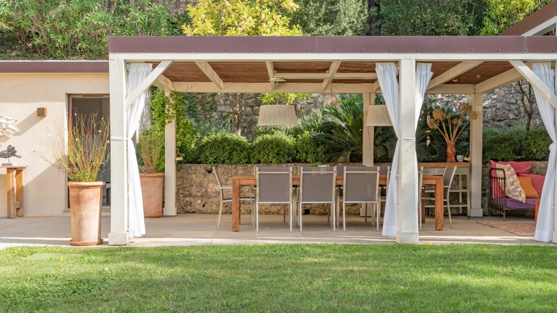 villa 6 Rooms for sale on Mougins (06250)