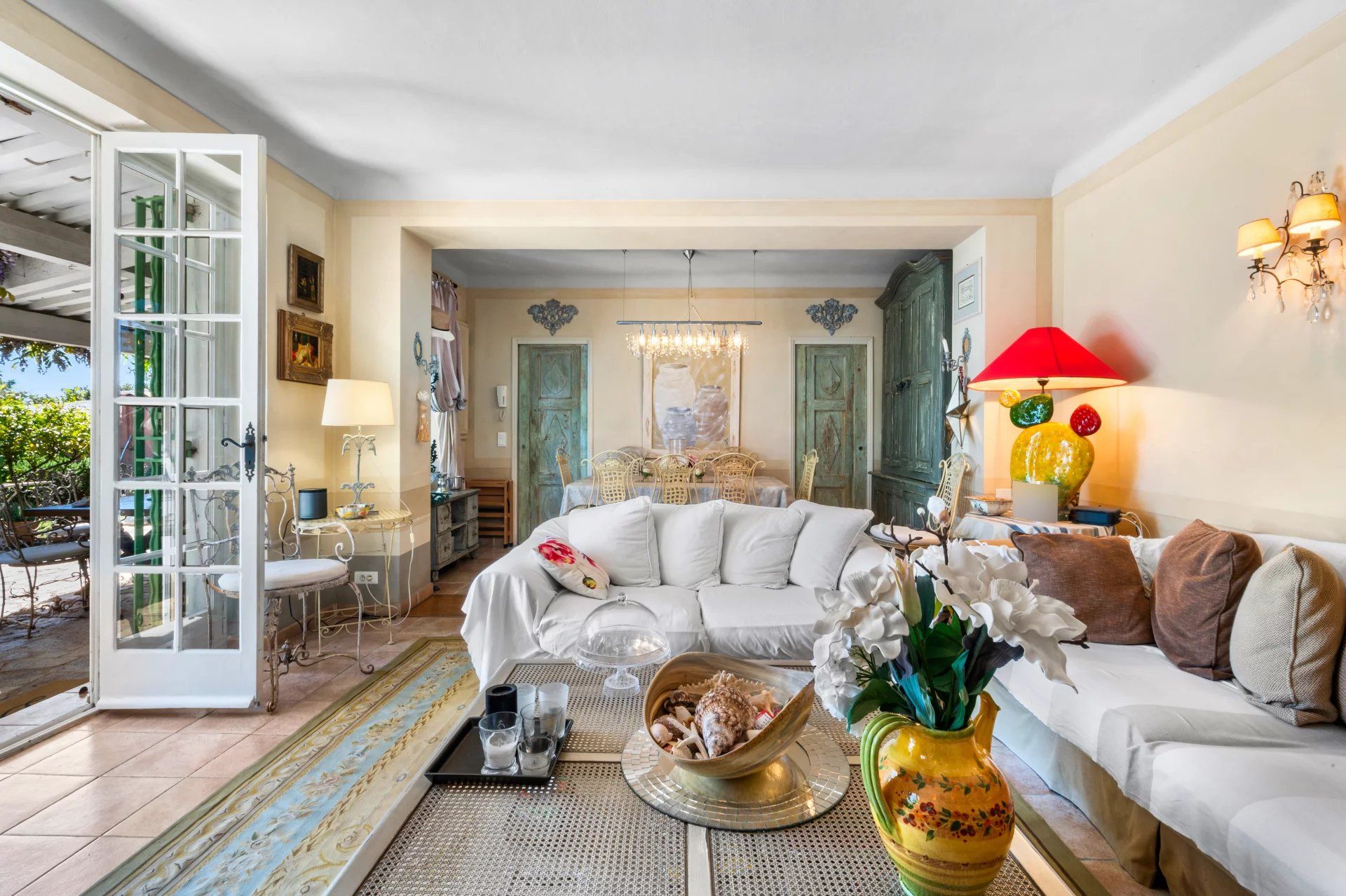 villa 9 Rooms for sale on Saint-Tropez (83990)