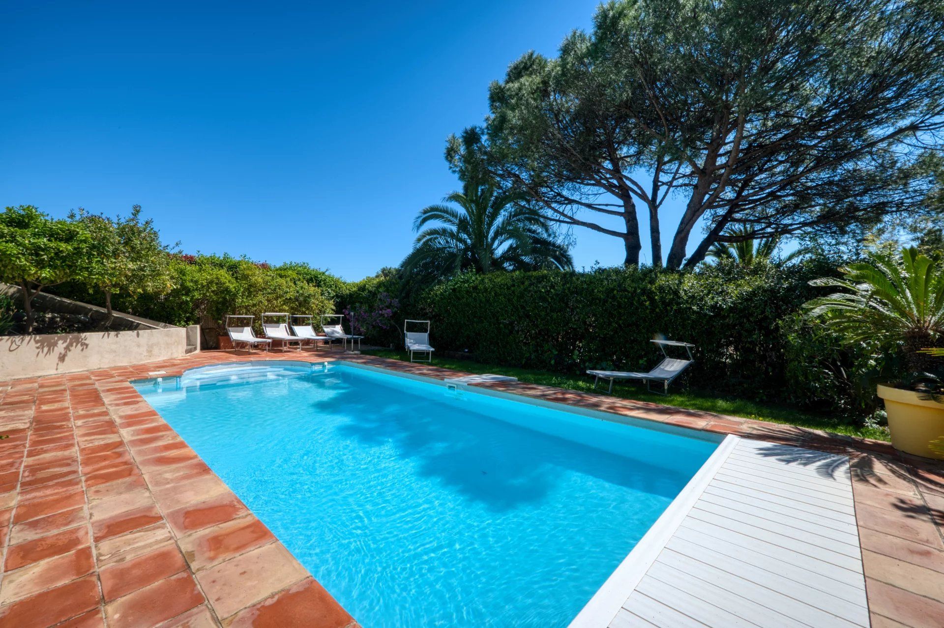 villa 9 Rooms for sale on Saint-Tropez (83990)