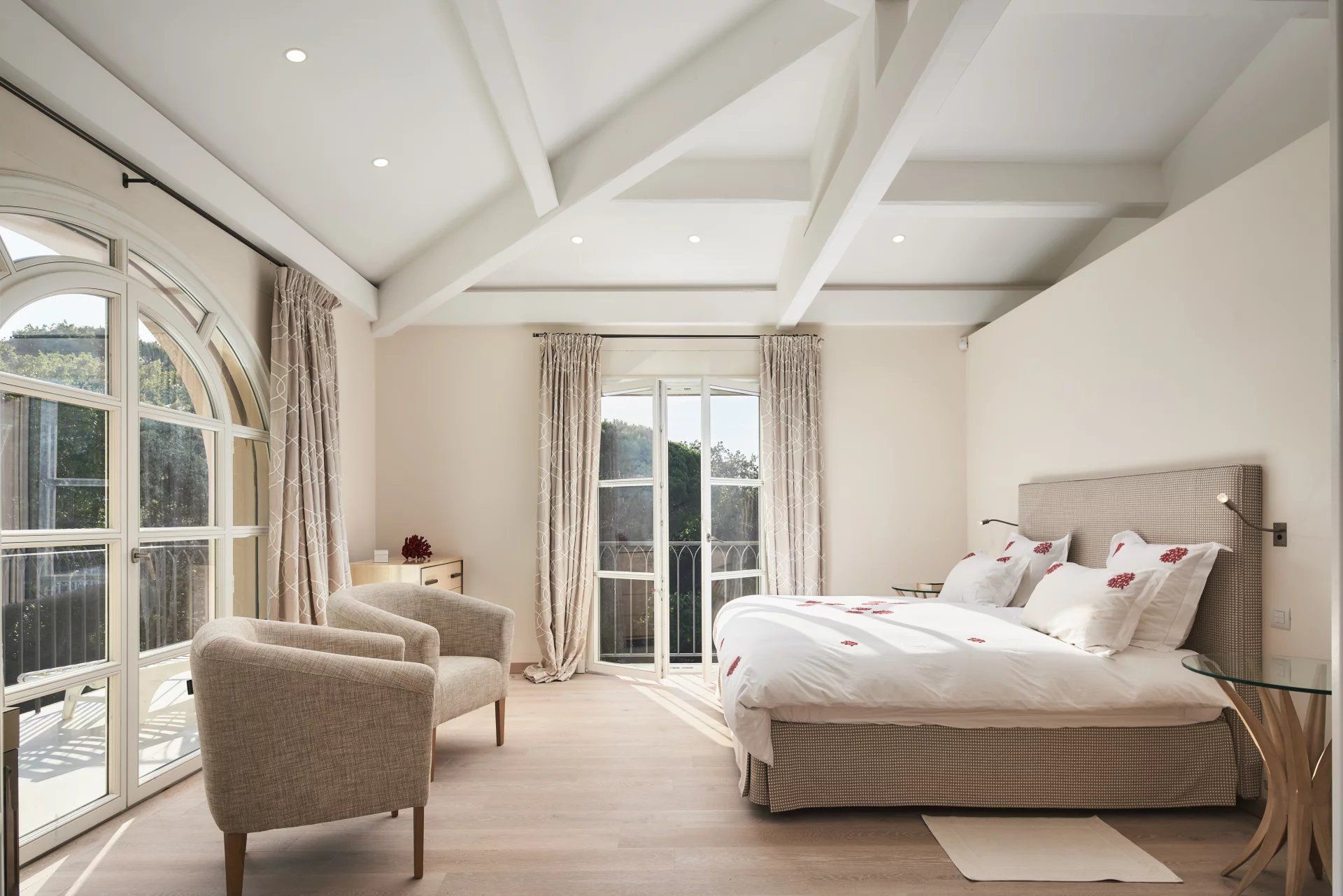 villa 7 Rooms for seasonal rent on Gassin (83580)