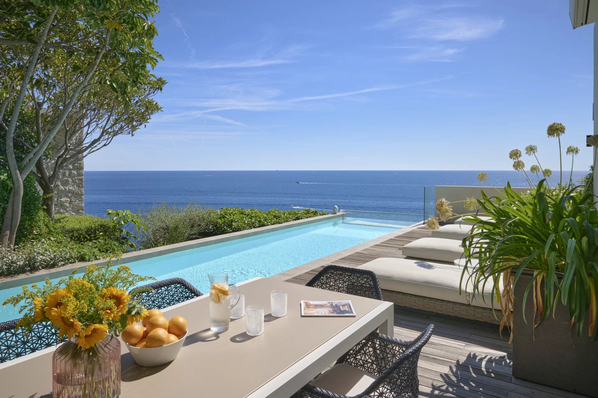 villa 6 Rooms for sale on Nice (06300)