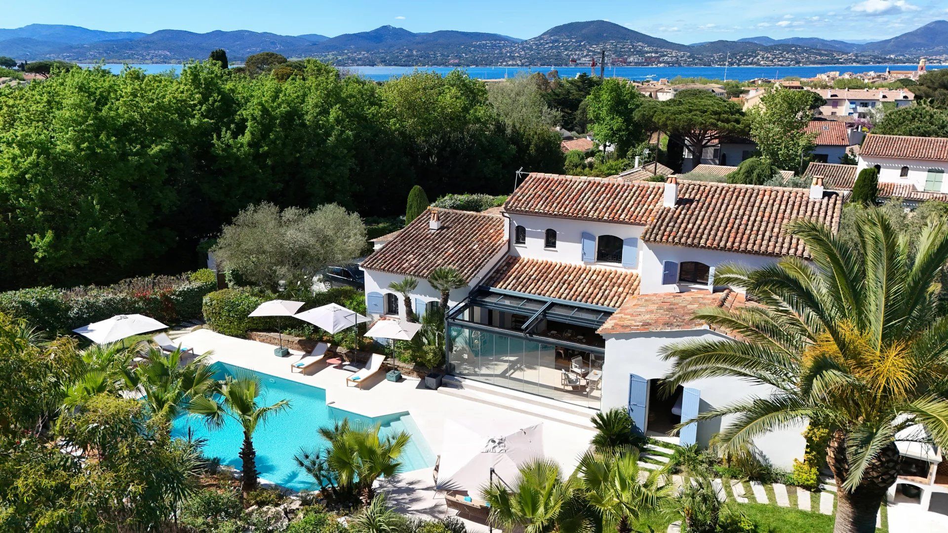 villa 7 Rooms for seasonal rent on Saint-Tropez (83990)