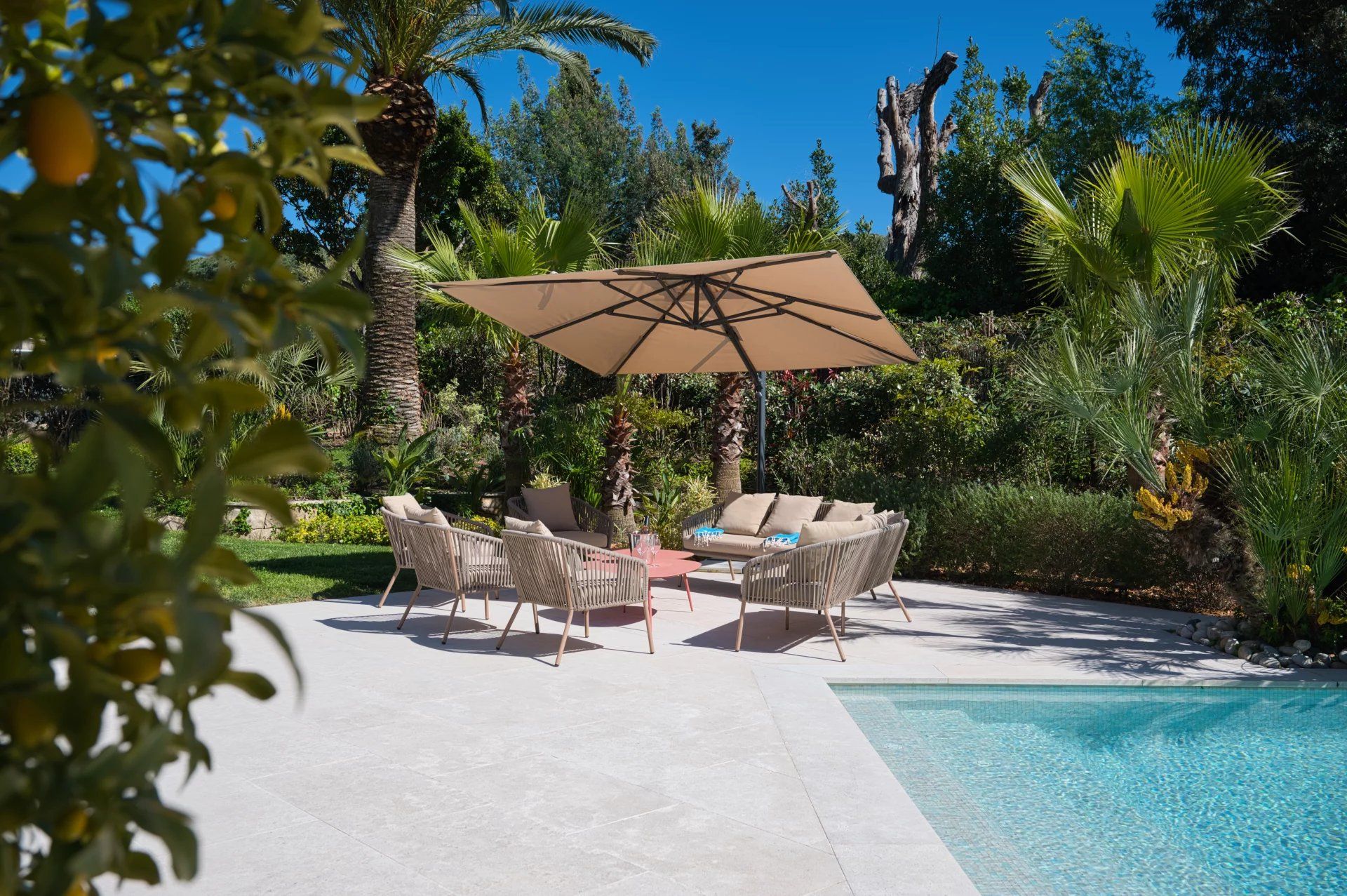 villa 7 Rooms for seasonal rent on Saint-Tropez (83990)