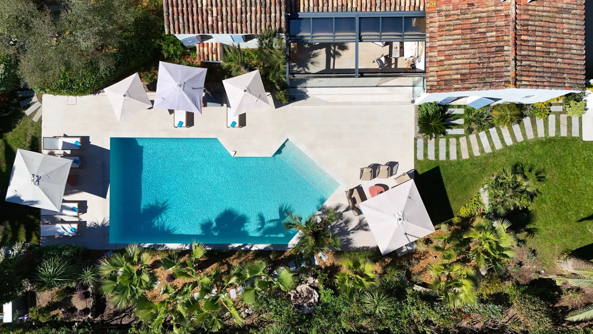 villa 7 Rooms for seasonal rent on Saint-Tropez (83990)
