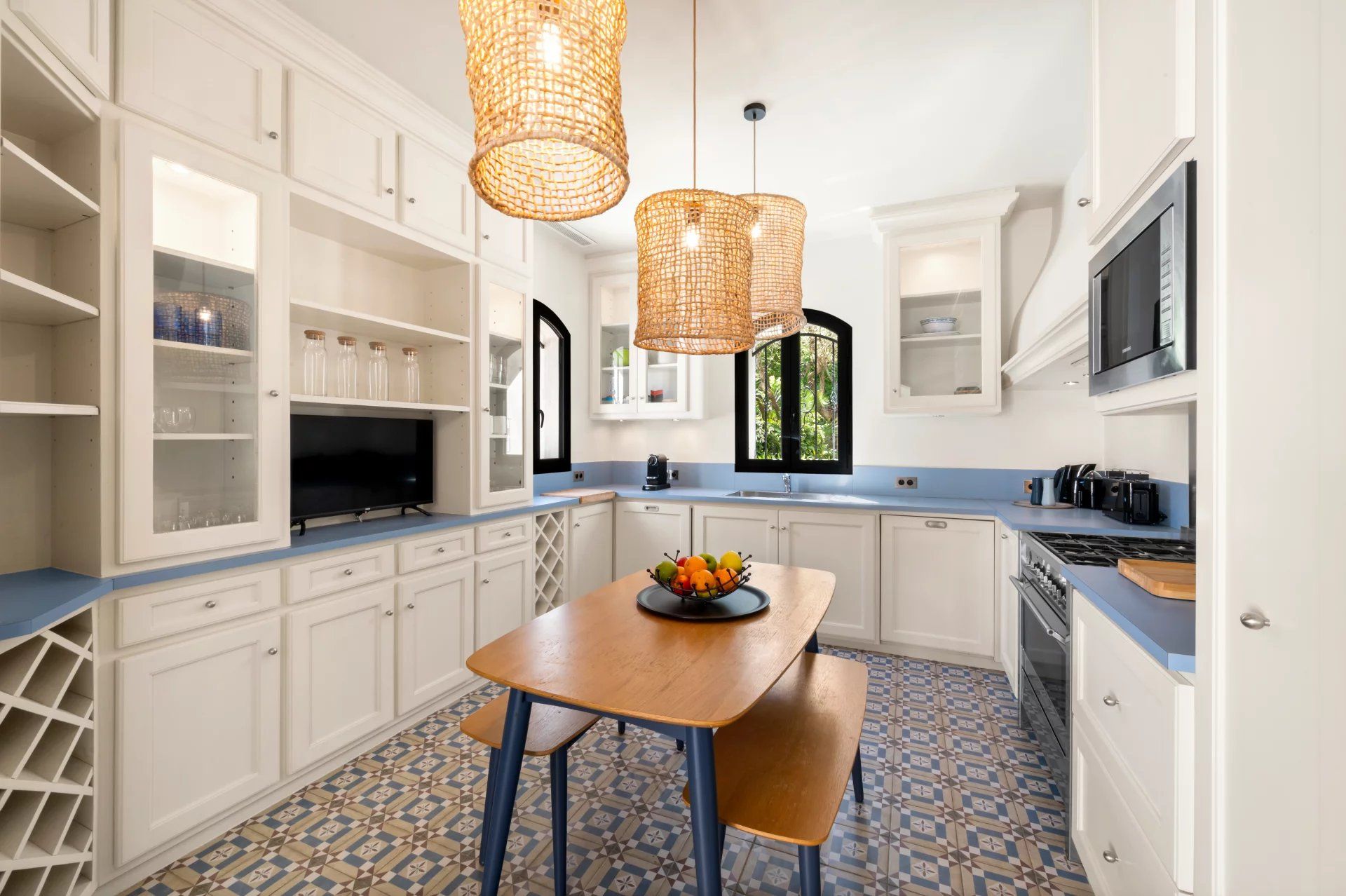 villa 7 Rooms for seasonal rent on Saint-Tropez (83990)