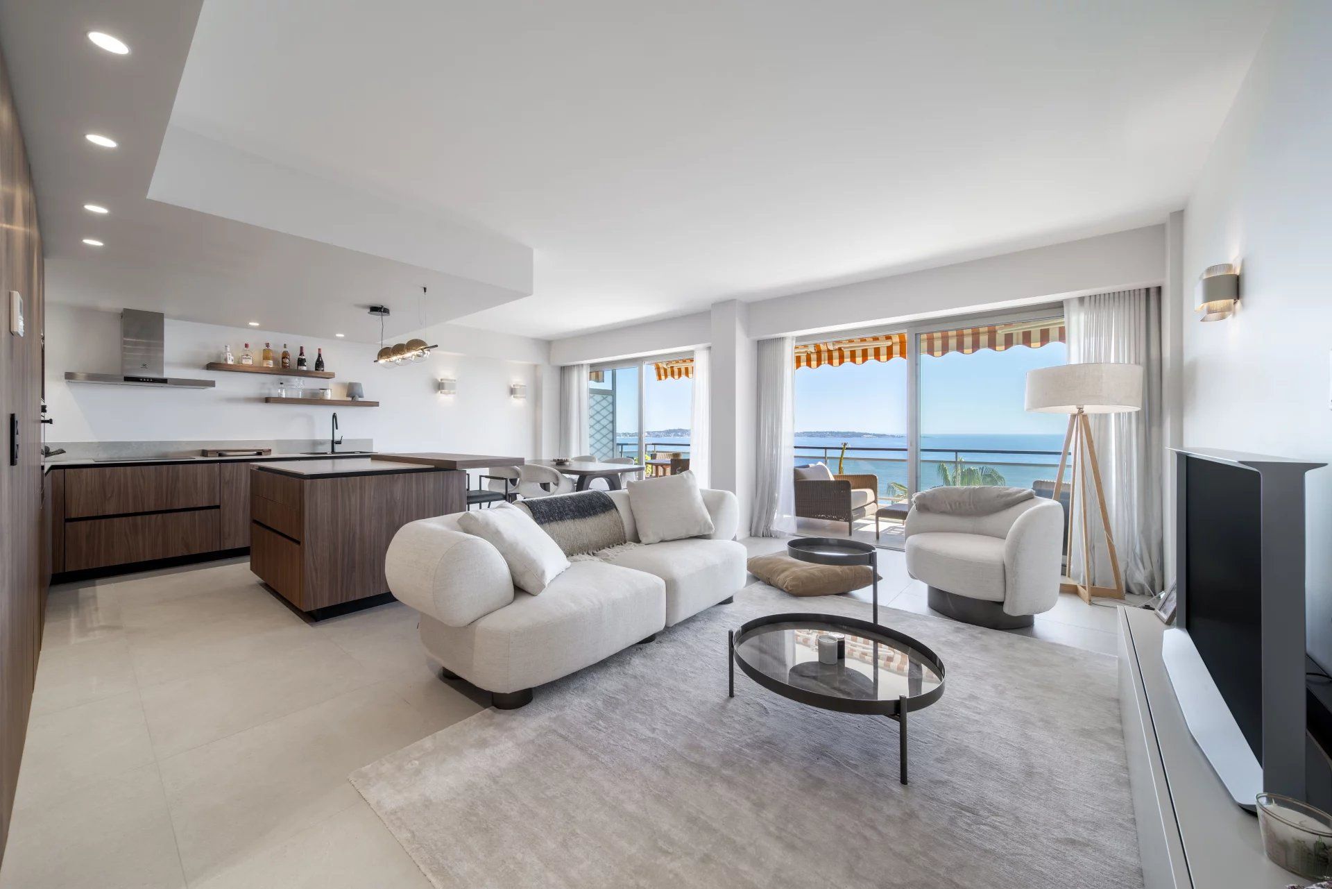 apartment 3 Rooms for sale on Cannes (06400)