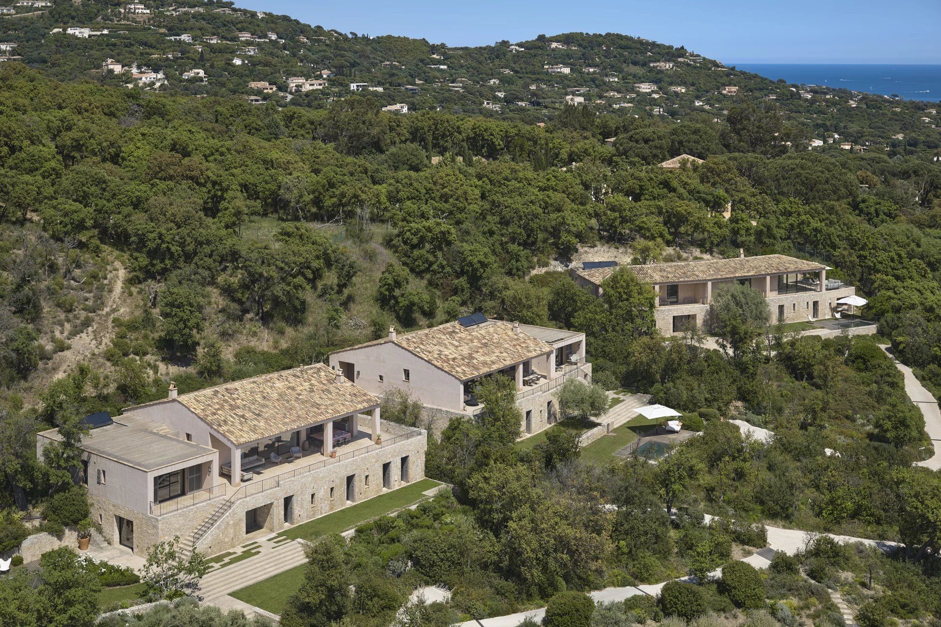 villa 19 Rooms for seasonal rent on Grimaud (83310)