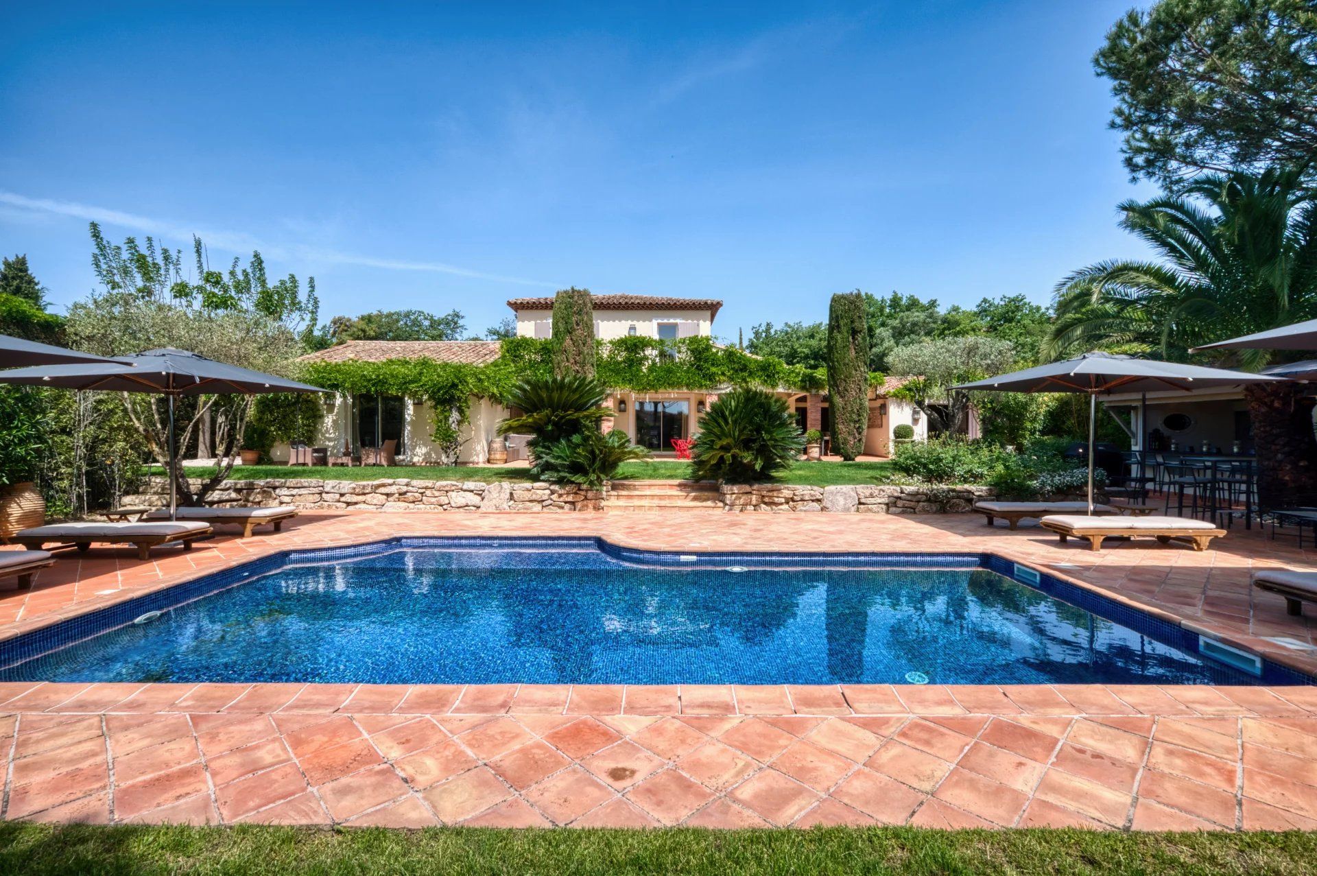 villa 7 Rooms for sale on Grimaud (83310)