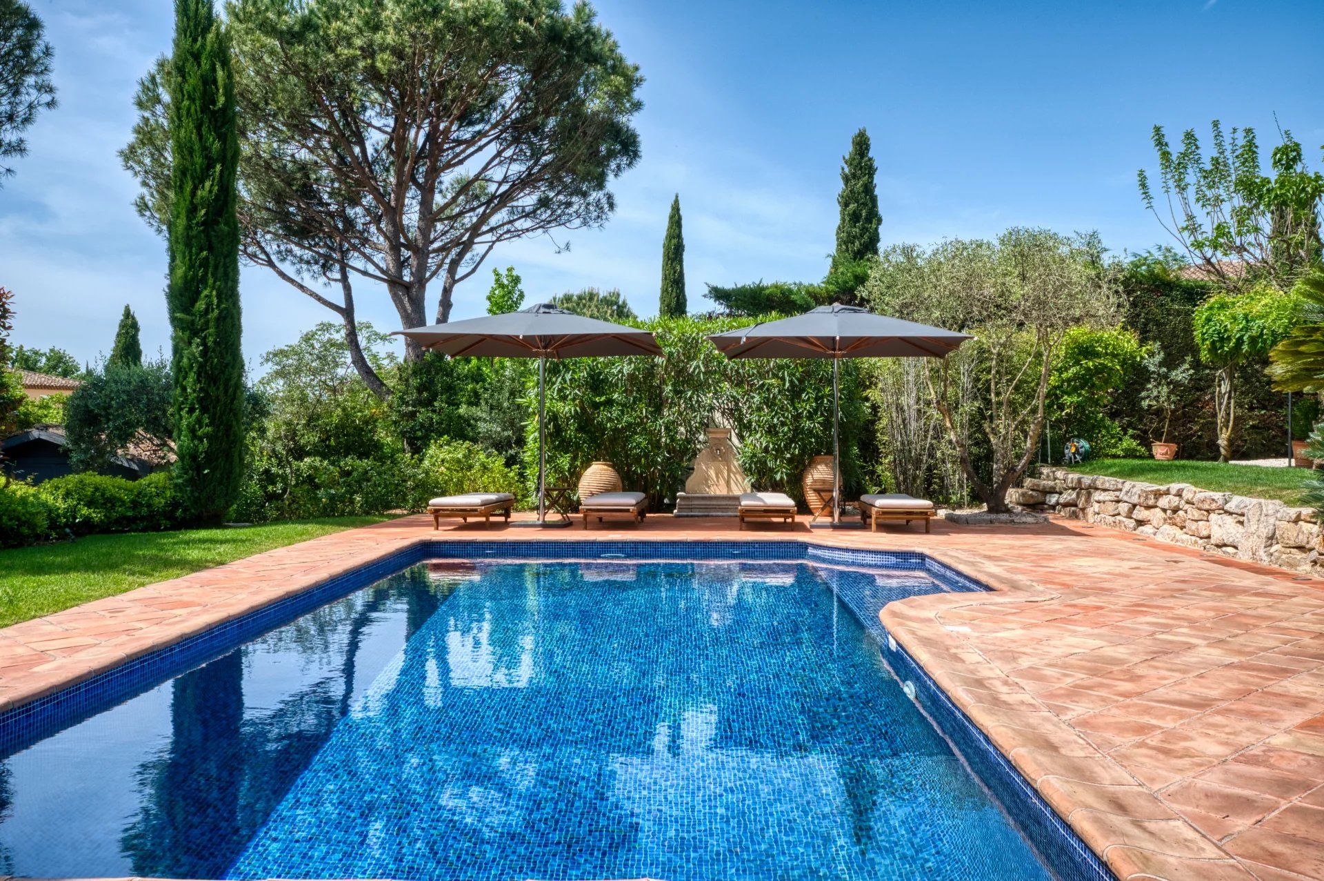 villa 7 Rooms for sale on Grimaud (83310)