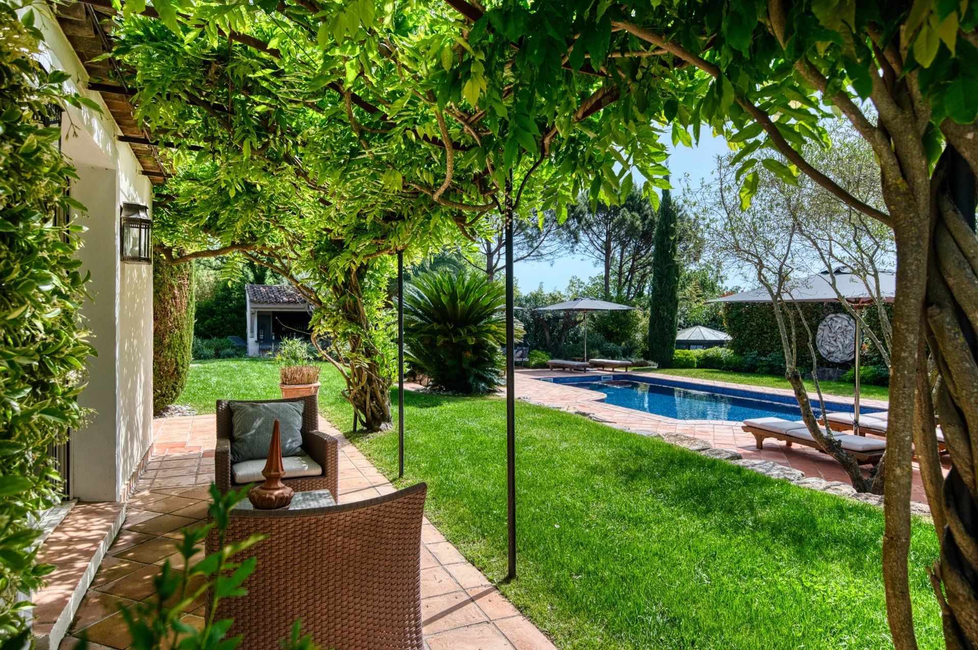 villa 7 Rooms for sale on Grimaud (83310)