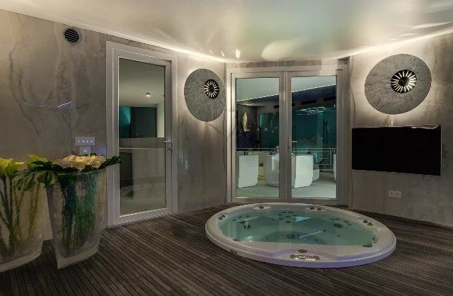 villa 8 Rooms for sale on Cap-d'Ail (06320)