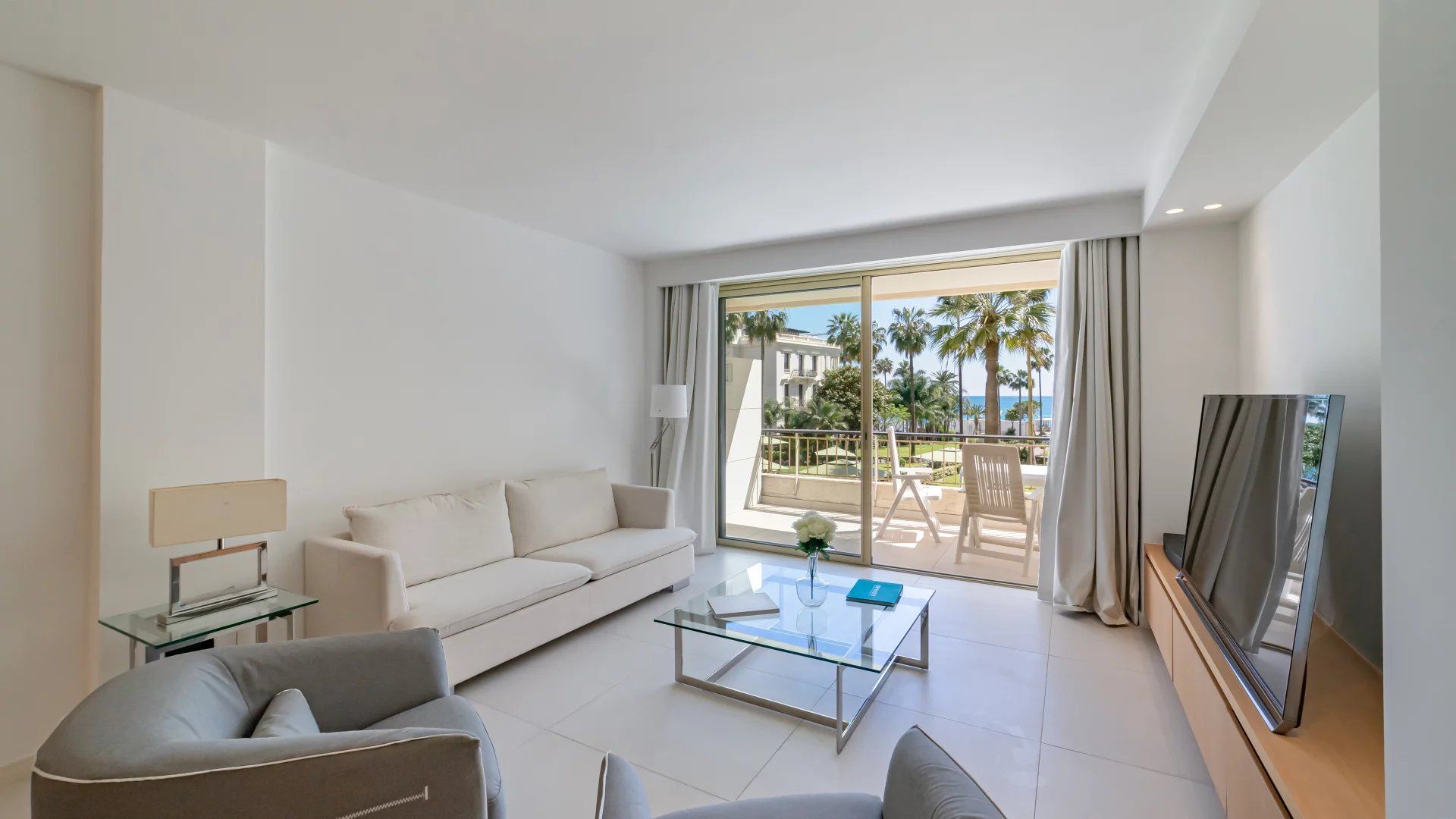 apartment 4 Rooms for sale on Cannes (06400)