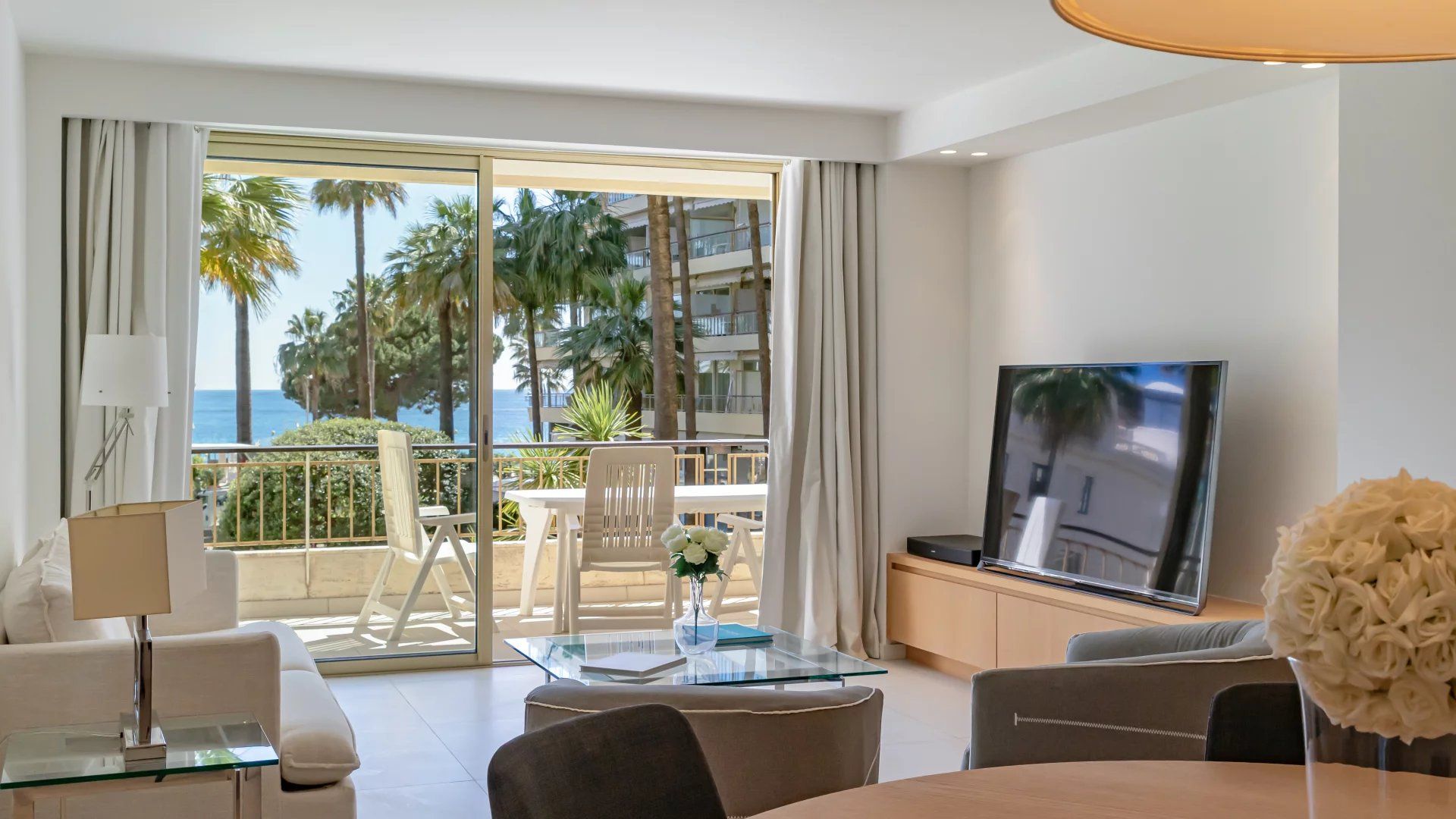apartment 4 Rooms for sale on Cannes (06400)