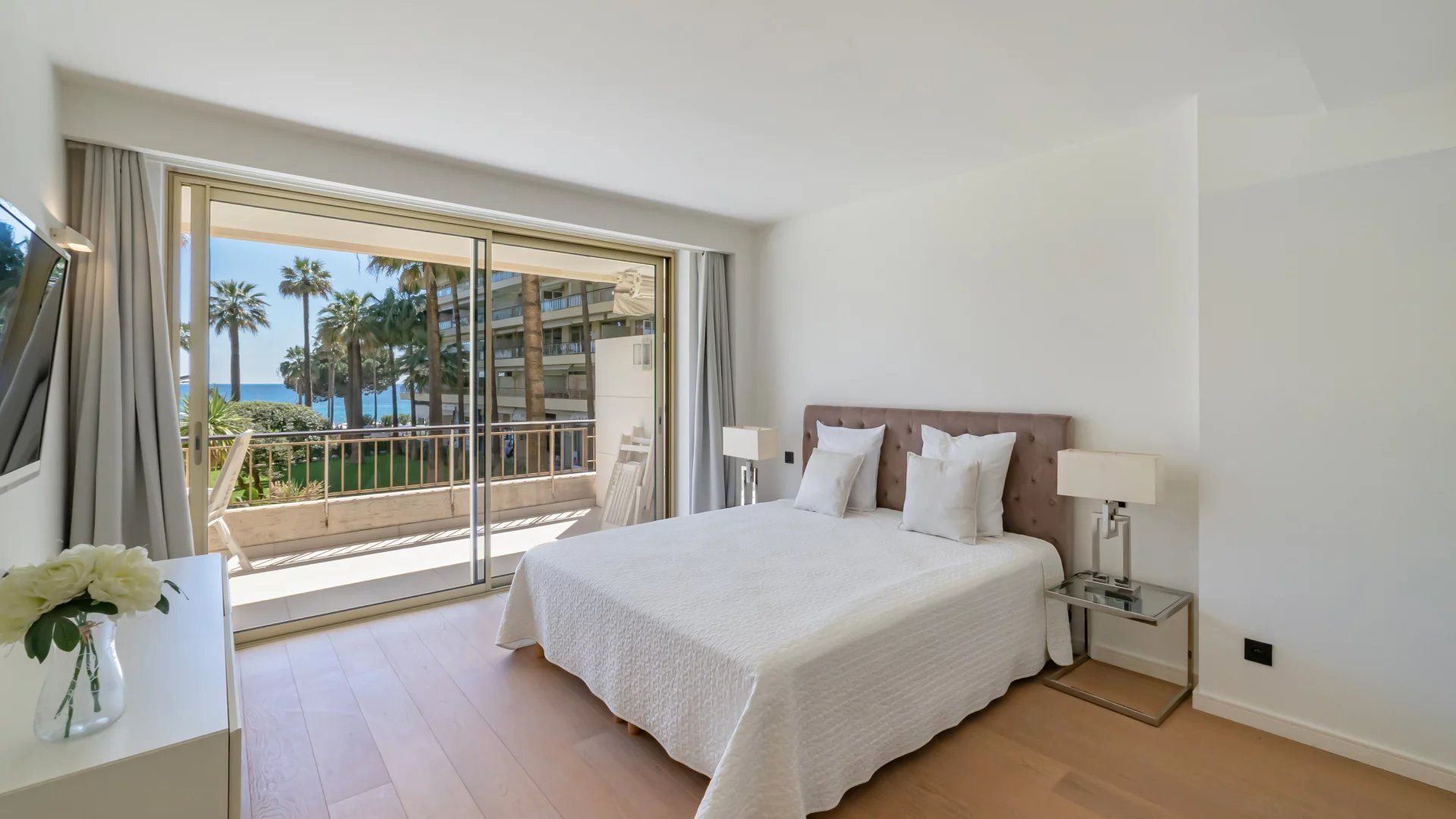 apartment 4 Rooms for sale on Cannes (06400)