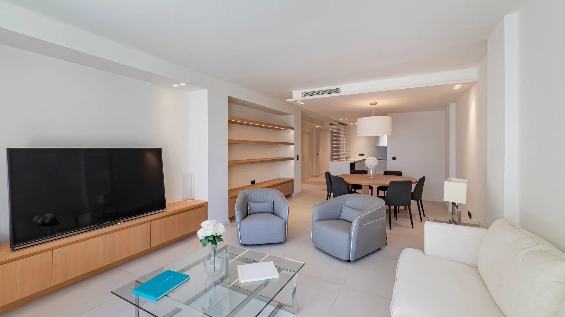 apartment 4 Rooms for sale on Cannes (06400)