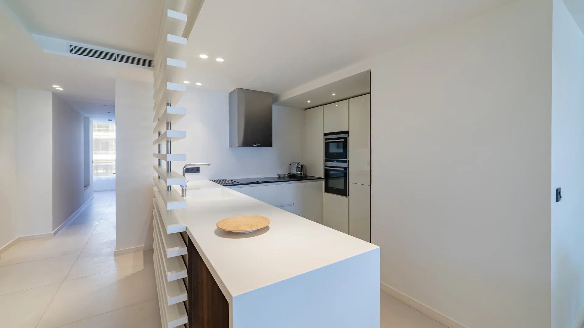 apartment 4 Rooms for sale on Cannes (06400)