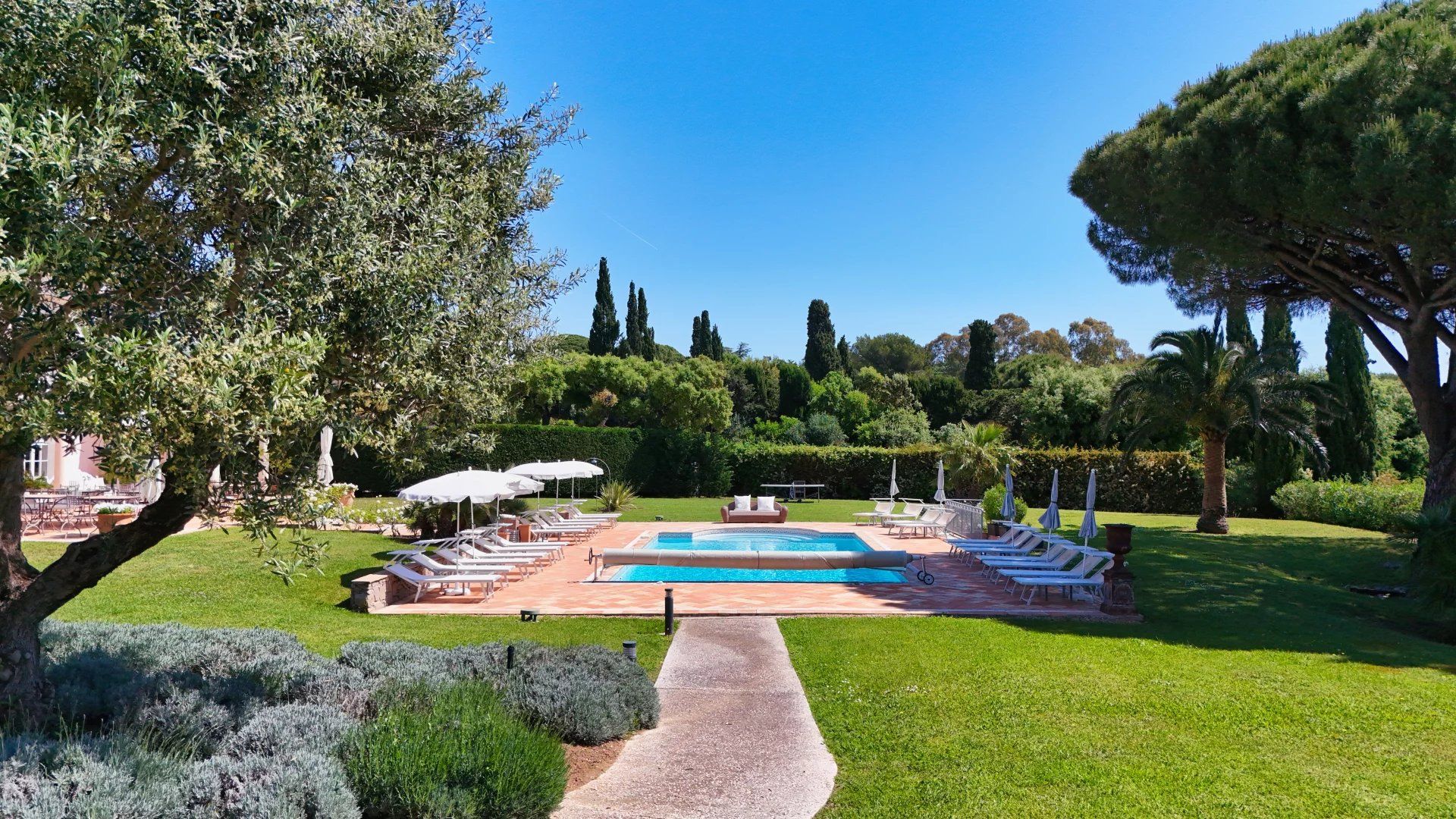 villa 13 Rooms for sale on Grimaud (83310)