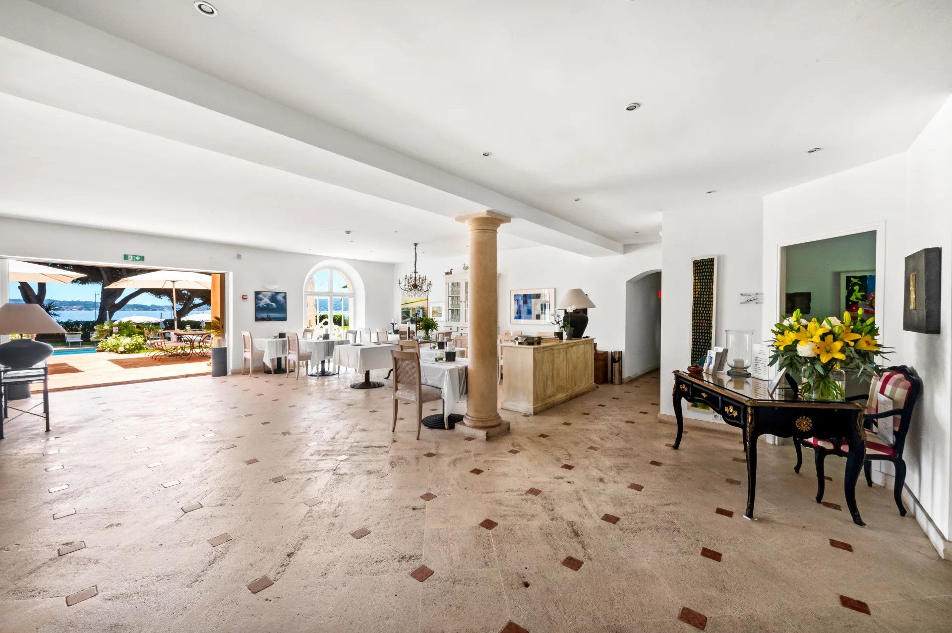 villa 13 Rooms for sale on Grimaud (83310)