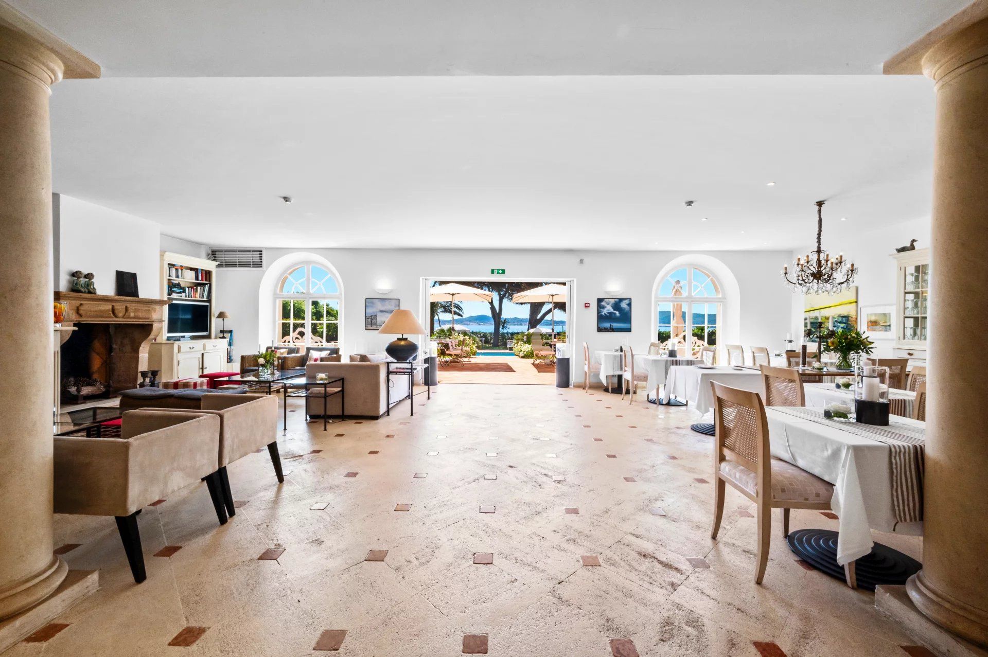 villa 13 Rooms for sale on Grimaud (83310)