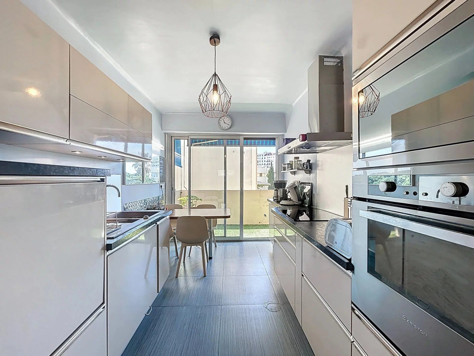 apartment 2 Rooms for seasonal rent on Antibes (06160)