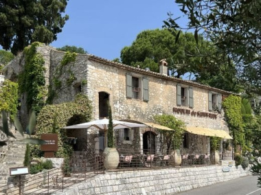 Michelin-starred chef Alain Llorca takes over Le Vieux-Moulin in Saint-Paul-de-Vence