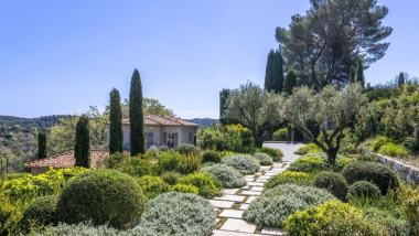 Valbonne and Mougins: the charm of the hinterland, between prestigious golf courses and Provençal tranquillity