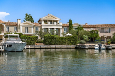 Propriété pieds dans l’eau avec amarrages privés, Port Grimaud