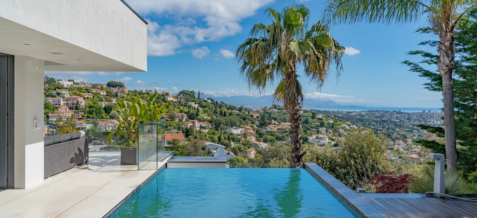 Luxury real estate </br>on the Côte d'Azur