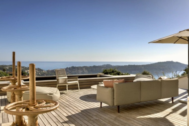 Cette villa de quatre chambres offre une vue sur le Cap Ferrat