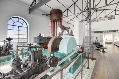 À l’intérieur d’une splendide villa de la Côte d’Azur, reconvertie à partir d’une ancienne usine de traitement des eaux