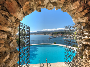 Quel est votre James Bond favori s’il s’agit d’acheter ou louer une de ces villas de luxe ?