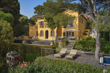 Saint-Jean-Cap-Ferrat : Exceptionnelle villa dominant la Méditerranée