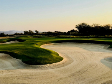 Swinguez avec style : découvrez tout le charme des résidences situées près des parcours de golf sur la Côte d’Azur et dans les Alpes françaises