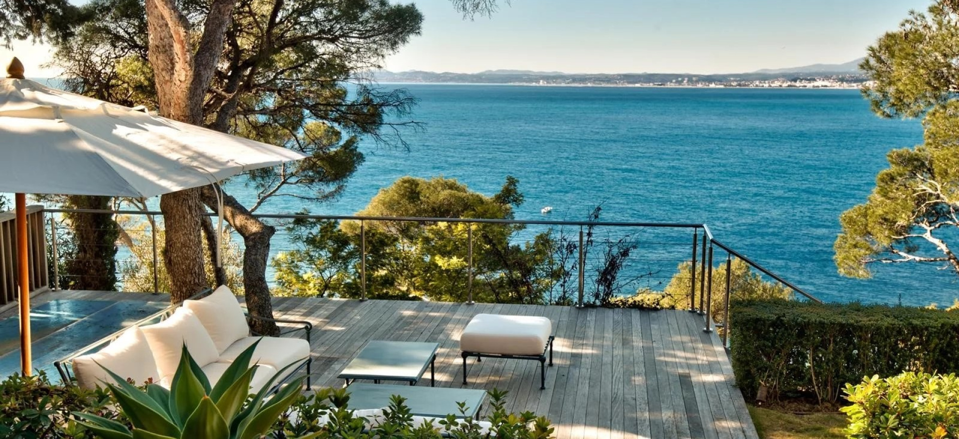 Luxury real estate </br>on the Côte d'Azur