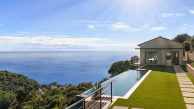 Roquebrune-Cap-Martin and Saint-Jean-Cap-Ferrat: two exceptional addresses on the French Riviera