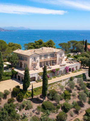 Our experts in luxury vacation rentals on the French Riviera